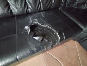Oddam narożnik z ekoskóry. Uszkodzony