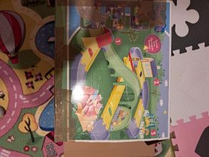 Zestaw torów Peppa Pig z domkiem i zjeżdżalnią –...