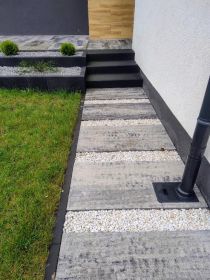 Kamienie ozdobne, kora sosnowa, włóknina, kostka granitowa