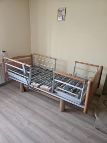 Łóżko dla starszej osoby pielęgnacyjno- rehabilitacyjne