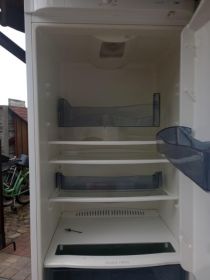 Sprzedam lodówkę [lodówko- zamrażarkę]