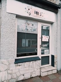 Lokal do wynajęcia w centrum handlowej ulicy w Turku.