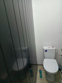 Lokal do wynajęcia w centrum handlowej ulicy w Turku.