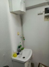 Lokal do wynajęcia w centrum handlowej ulicy w Turku.