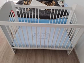 Łóżeczko niemowlęce + materac