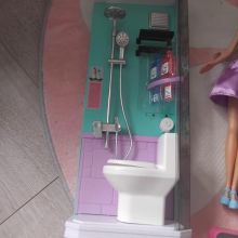 Zestaw zabawek lalki Barbie mebelki I inne