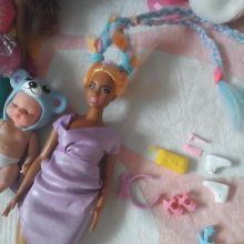 Zestaw zabawek lalki Barbie mebelki I inne