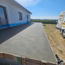 Praca przy posadzkach maszynowych mixokretem