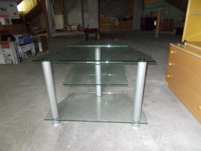 Stolik szklany pod telewizor.
