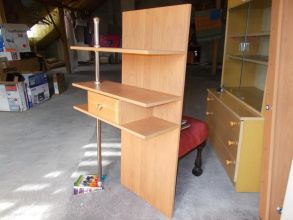 Sprzedam półkę wiszącą wielopoziomową z szufladą,