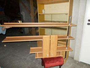 Sprzedam półkę wiszącą wielopoziomową z drzwiczkami