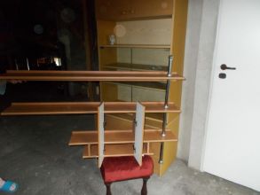 Sprzedam półkę wiszącą wielopoziomową z drzwiczkami