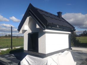 Buda dla psa w elewacji