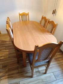 Stół z krzesłami