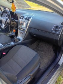 sprzedam Toyote Avensis