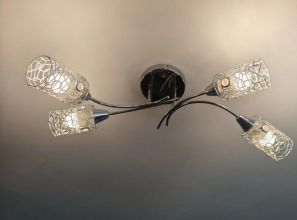 Sprzedaję żyrandol.