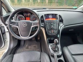 Opel Astra J lift bogata Navi.alu felgi 18