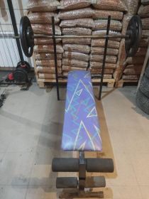 Ławeczka do ćwiczeń ze stojakami na sztangę