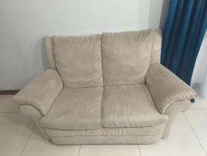 Kanapa dwu osobowa beżowa