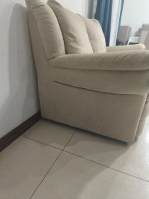 Kanapa dwu osobowa beżowa