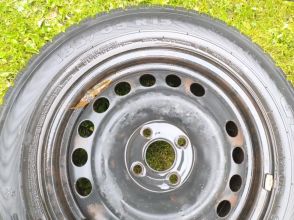 Sprzedam 2 koła na felgach.