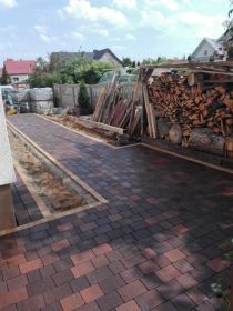 Prace brukarskie, układanie kostki brukowej