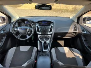 Ford Focus BENZYNA Klimatronik Nawigacja Podgrzewana Szyba