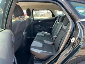 Ford Focus BENZYNA Klimatronik Nawigacja Podgrzewana Szyba