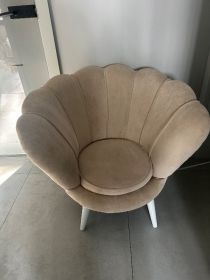 Fotel beżowy muszelka