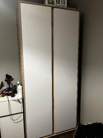 szafa bialo brązowa