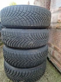 Alusy z oponami zimowymi hankook 185/65r15.