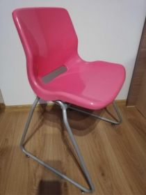 Krzesła różowe 3szt