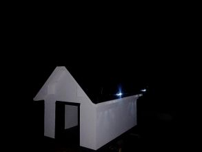 Buda dla psa w elewacji