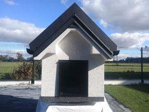 Buda dla psa w elewacji