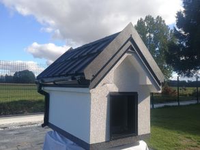 Buda dla psa w elewacji