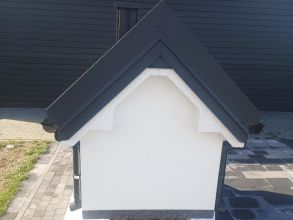 Buda dla psa w elewacji