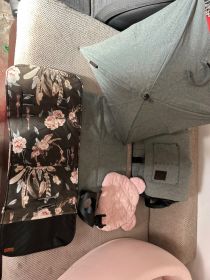 Sprzedam wózek spacerówka joie łóżeczko zabawki