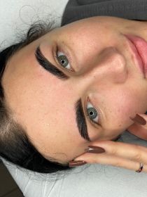 Paznokcie brwi rzęsy