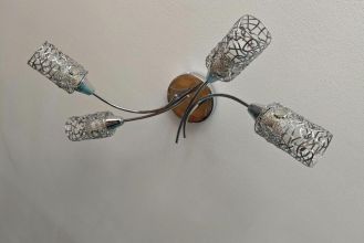 Sprzedaję żyrandol.