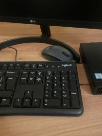 Zestaw komputerowy HP Elitedesk 800 G2 mini z monitorem...