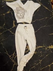 Sprzedam biały dresik nie używany...