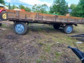 Przyczepa do balotów, skrzynipalet.