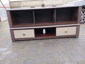 Szafka pod telewizor i regał wiszący