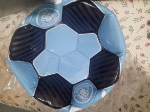 Oryginalne rzeczy, Piłki, czapki, torba