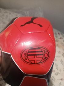 Oryginalne rzeczy, Piłki, czapki, torba