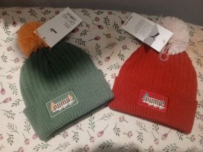 Oryginalne rzeczy, Piłki, czapki, torba