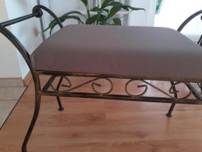 Zestaw mebli kutych solidne piękne wieszak siedzisko stolik