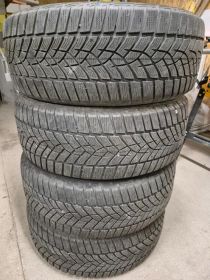 Opony zimowe 215 55 17 Goodyear Ultra Grip