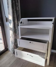 Łóżeczko dziecięce z komodą