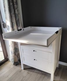 Łóżeczko dziecięce z komodą